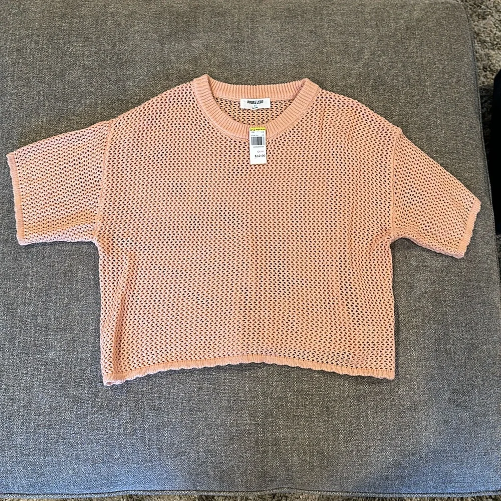 NWT- Double Zero- peach crop short sleeve sweater. Size M/L